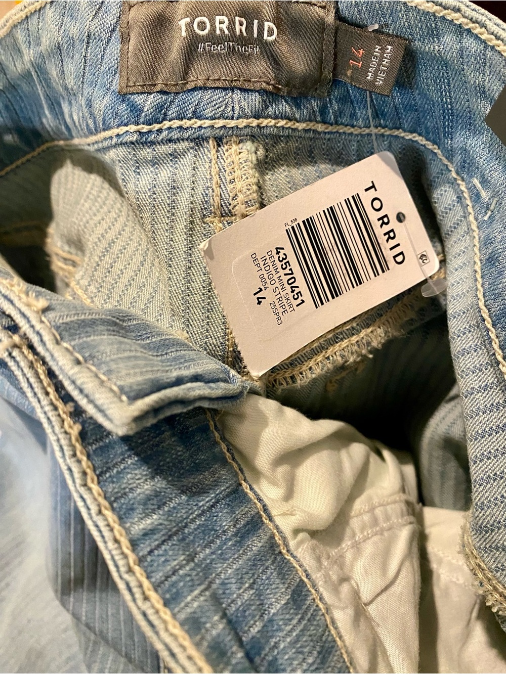Torrid Denim Mini Skirt - Size 14 - NWT! - Picture 10 of 10